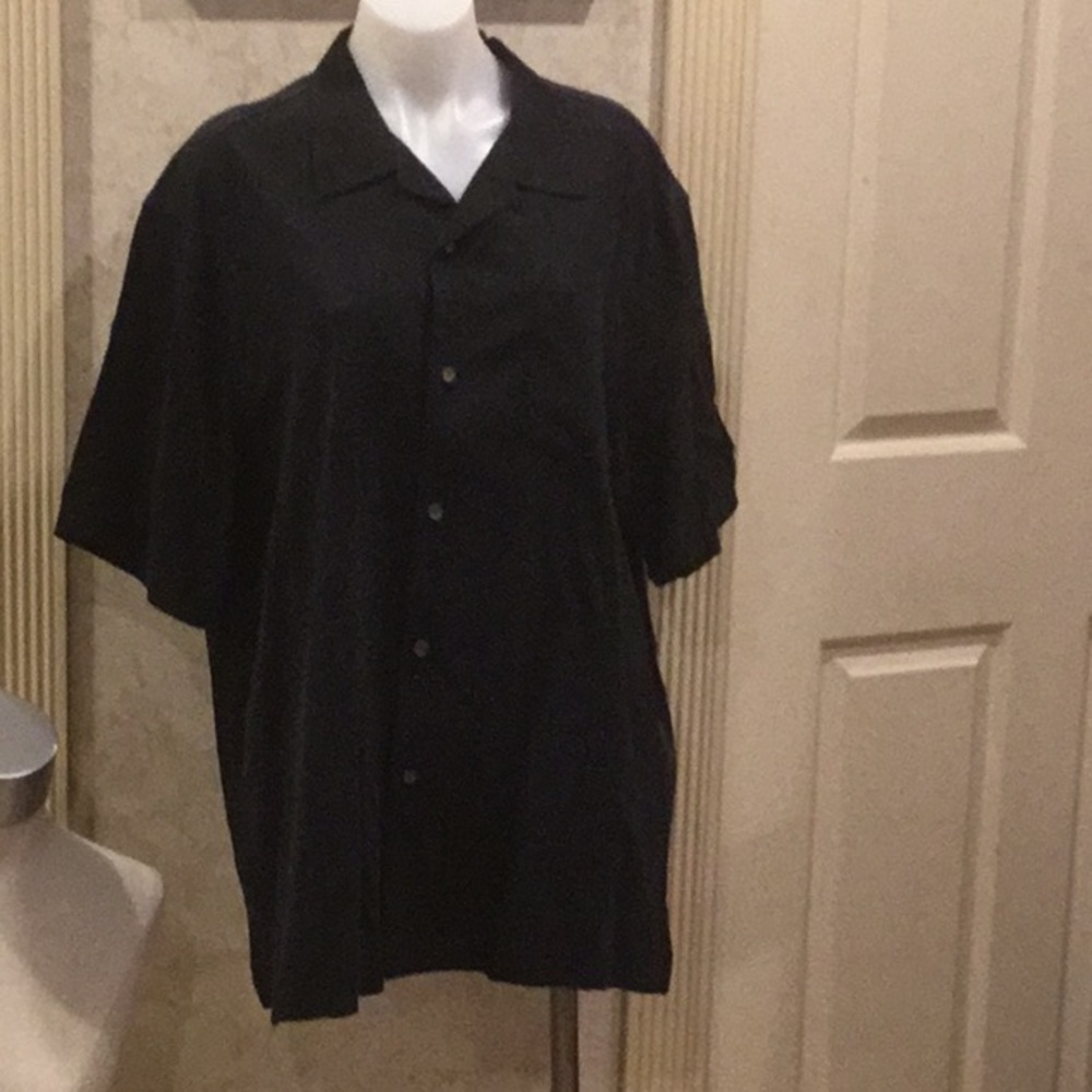 Tommy Bahamas blk top with embroidery on back 100 percent silk size lg